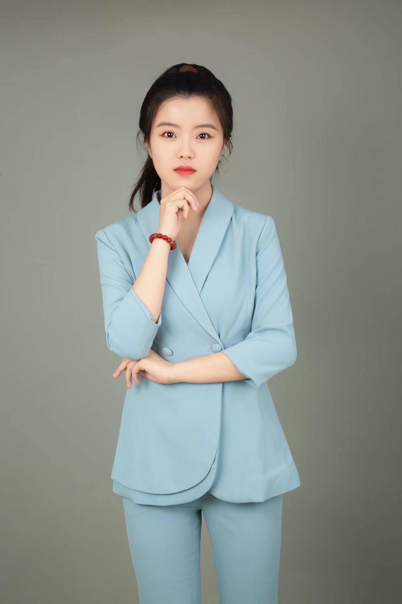胡馨月律师